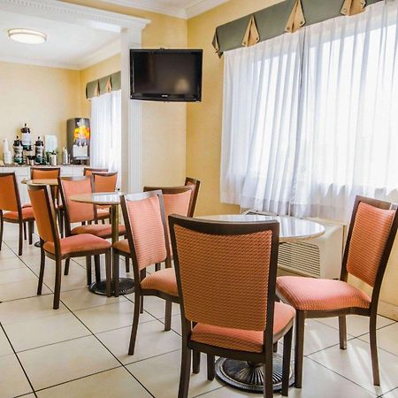 Quality Inn East Эвансвилл Экстерьер фото