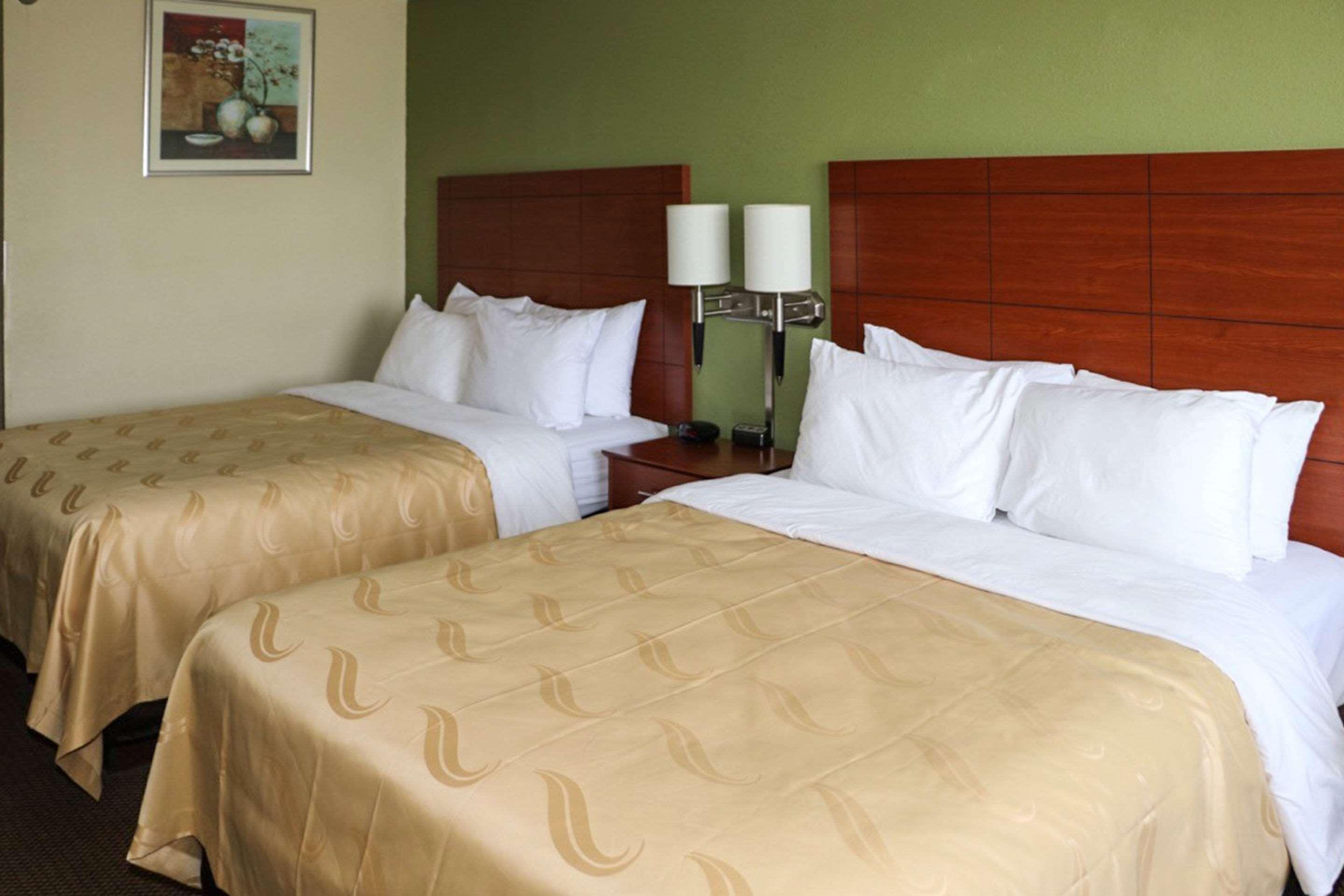 Quality Inn East Эвансвилл Экстерьер фото