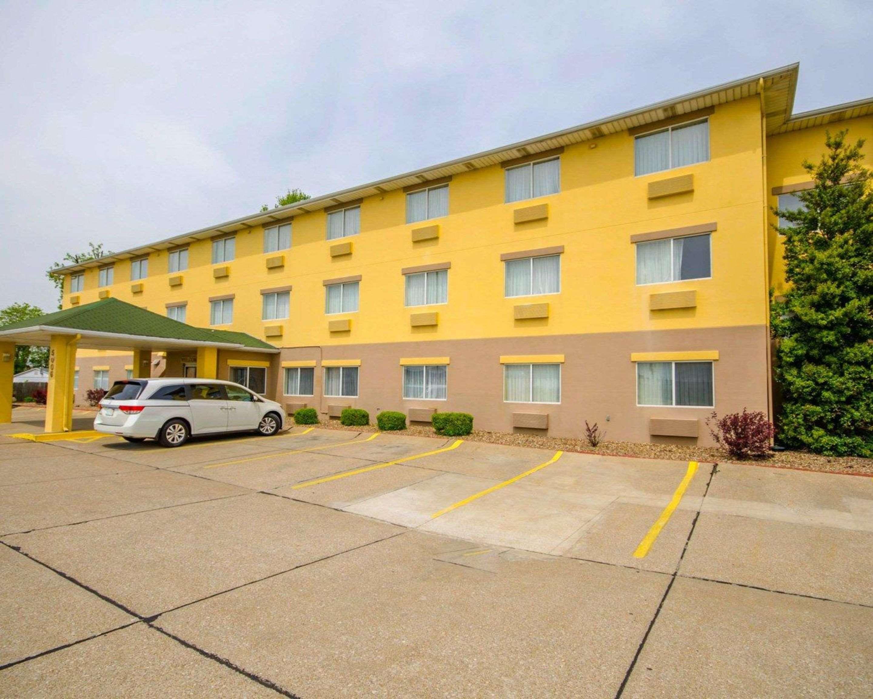 Quality Inn East Эвансвилл Экстерьер фото