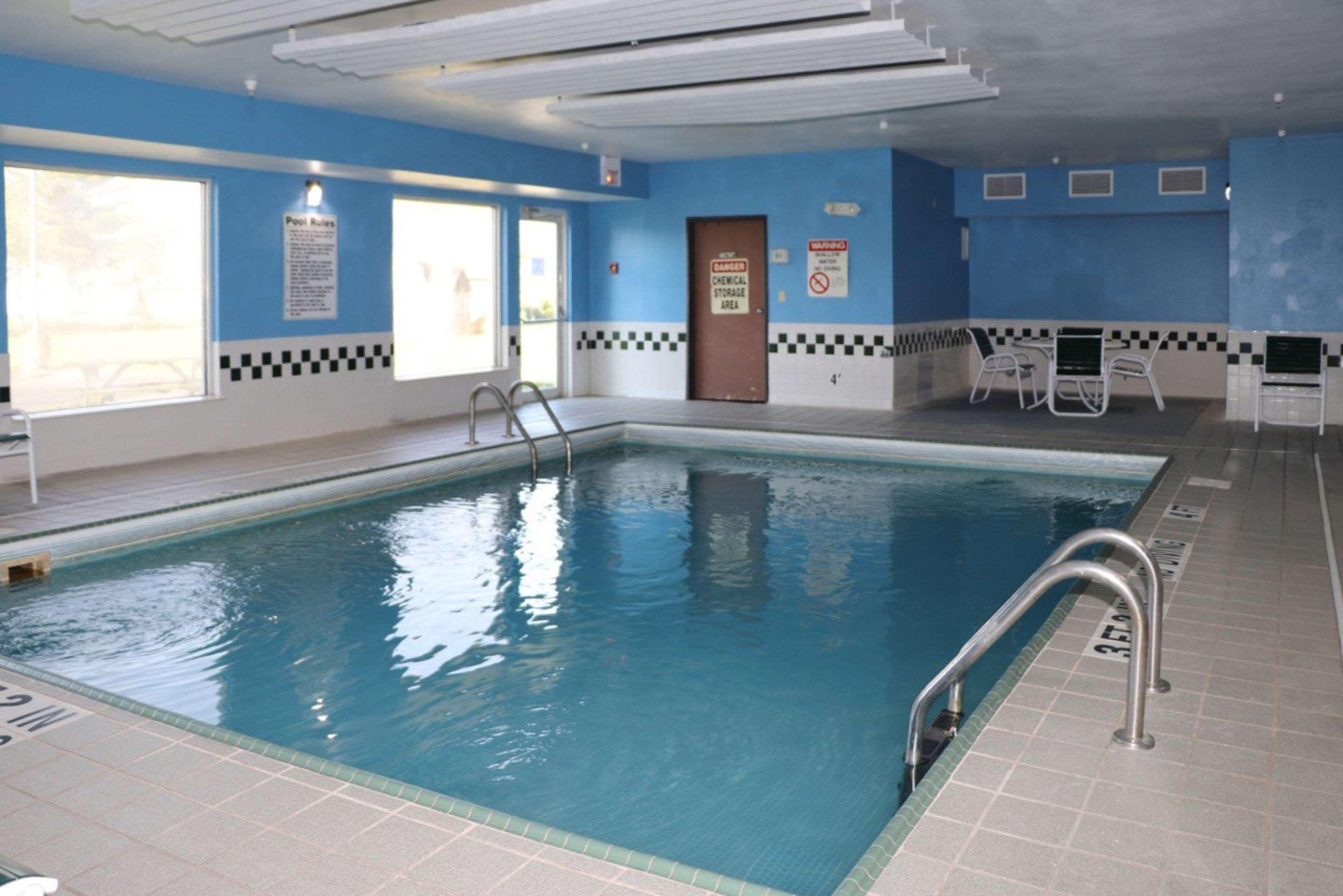 Quality Inn East Эвансвилл Экстерьер фото