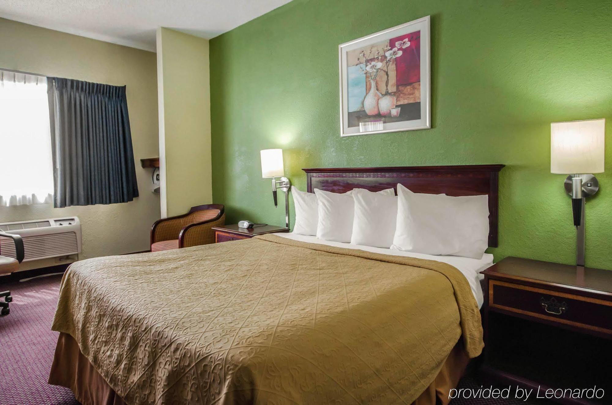 Quality Inn East Эвансвилл Экстерьер фото