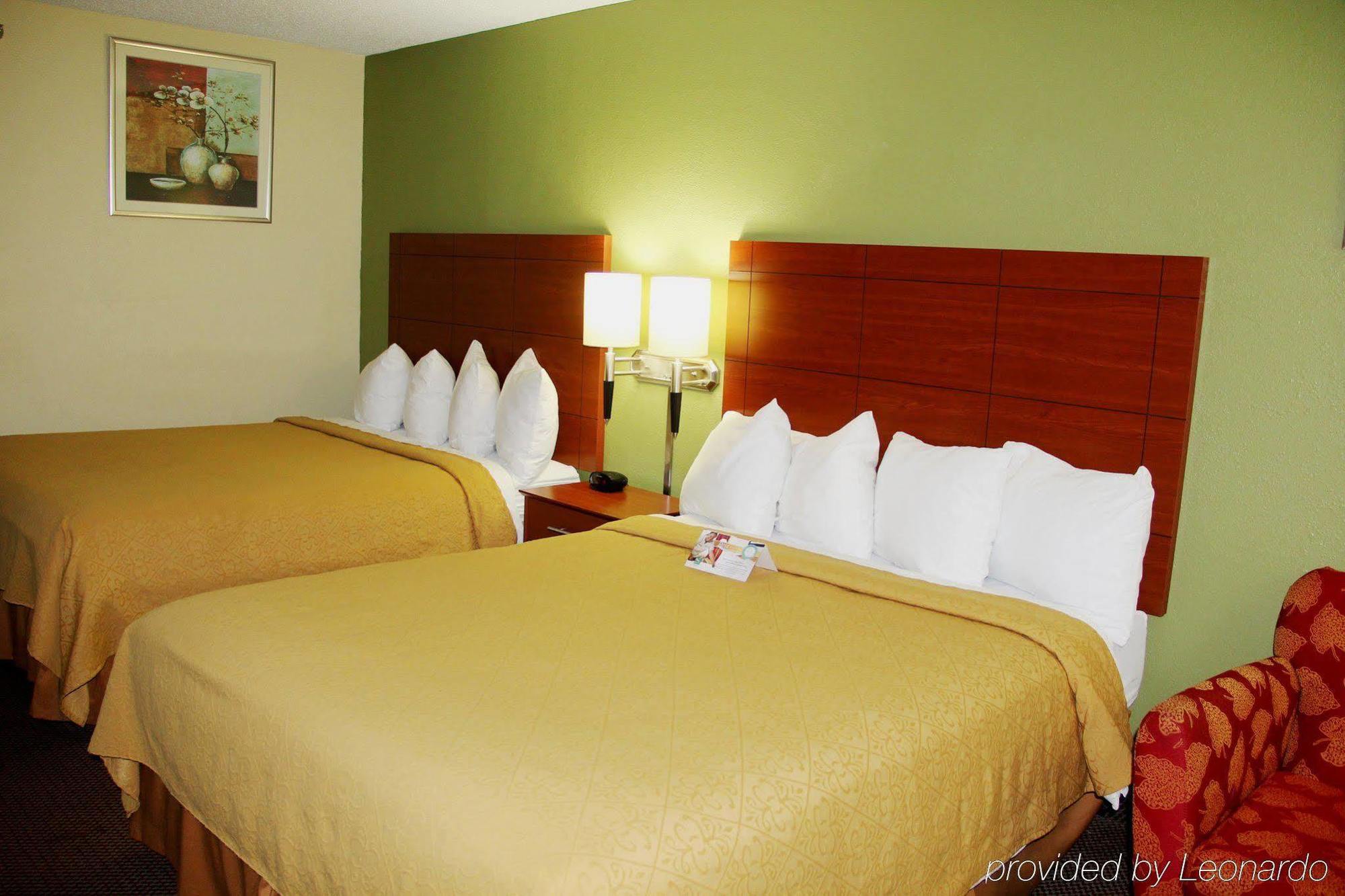 Quality Inn East Эвансвилл Экстерьер фото