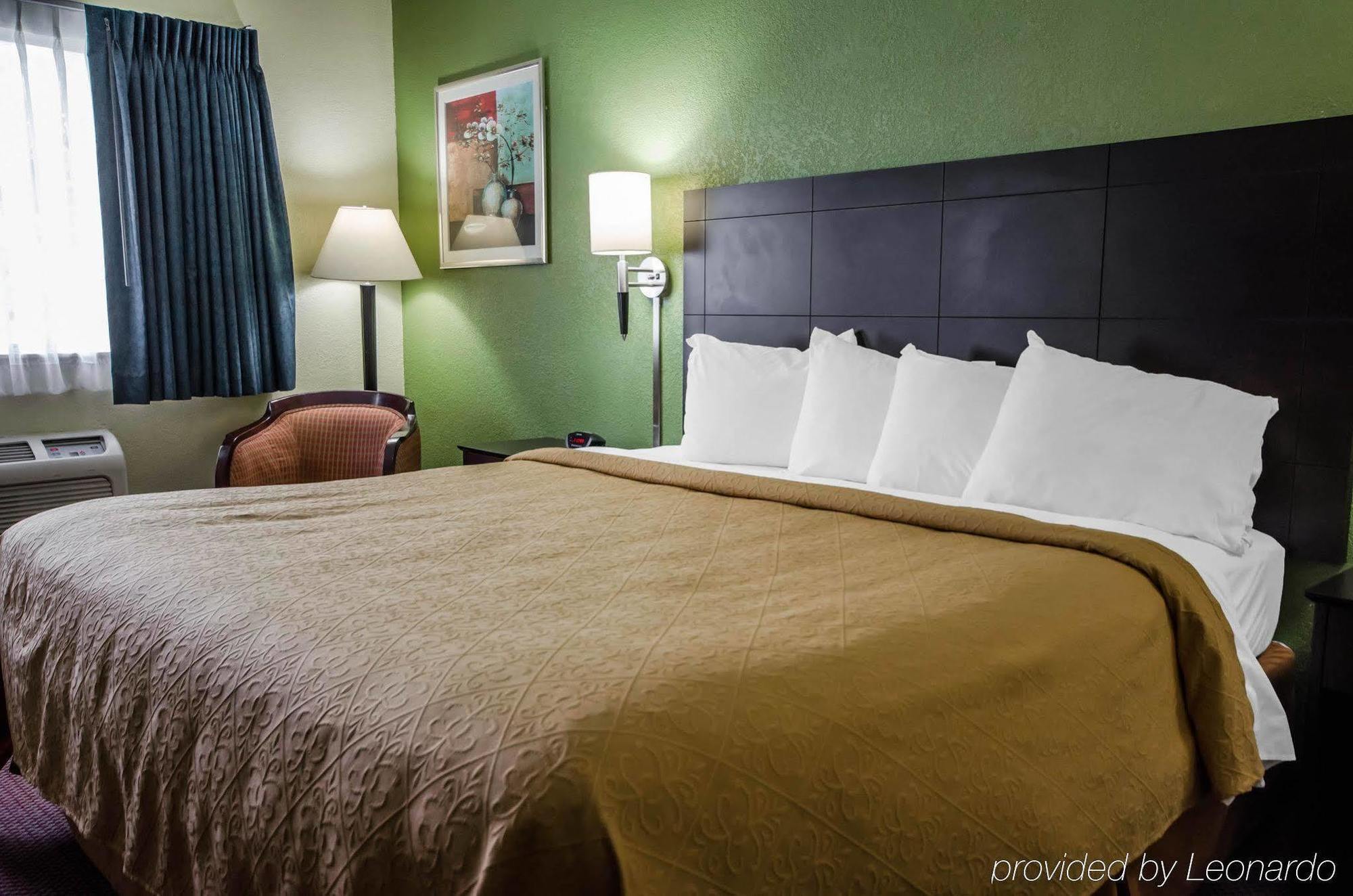 Quality Inn East Эвансвилл Экстерьер фото